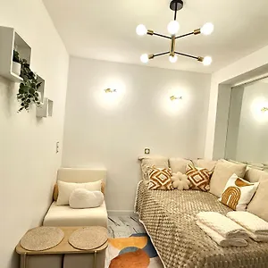 https://le-marais-bretagne-apartment.fr-paris.fr